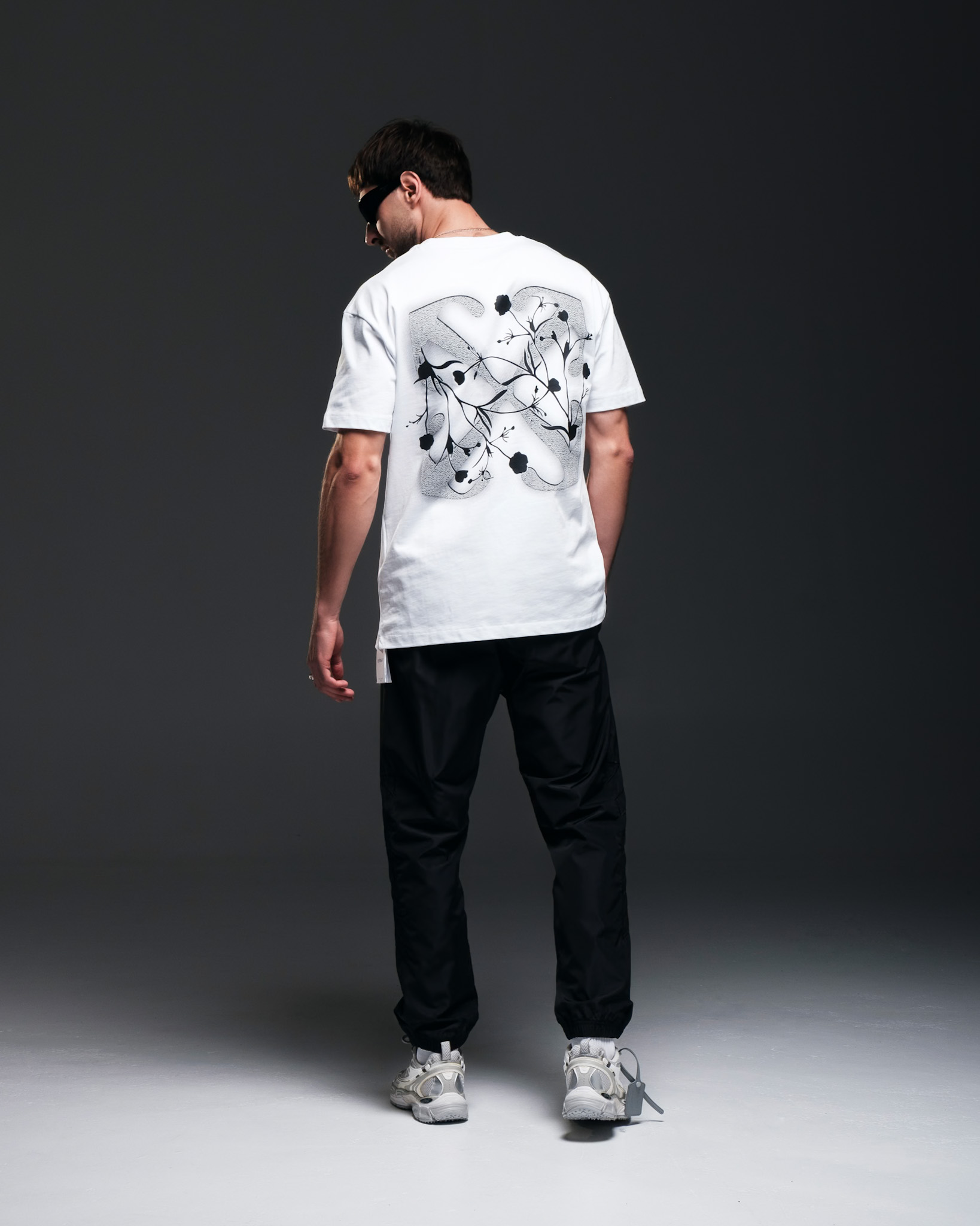Off-White T-Shirt – Floral Arrows