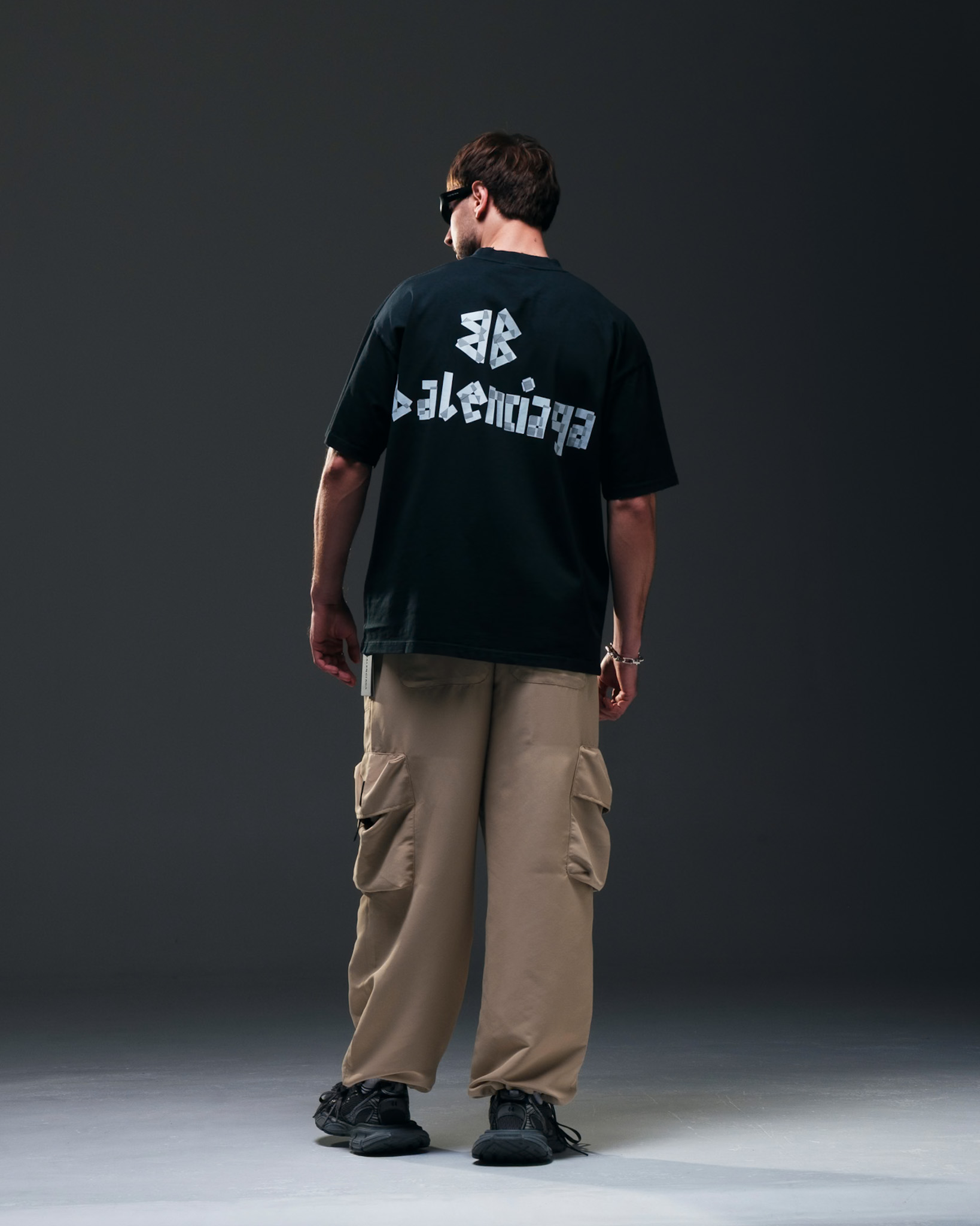 Balenciaga T-Shirt – Cracked Logo