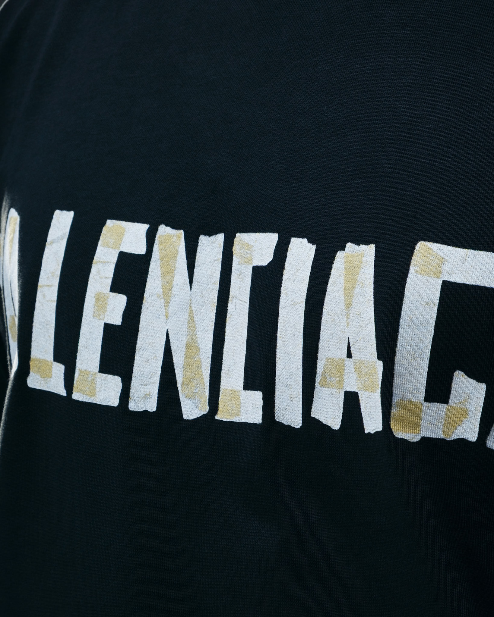 Balenciaga T-Shirt – Cracked Logo