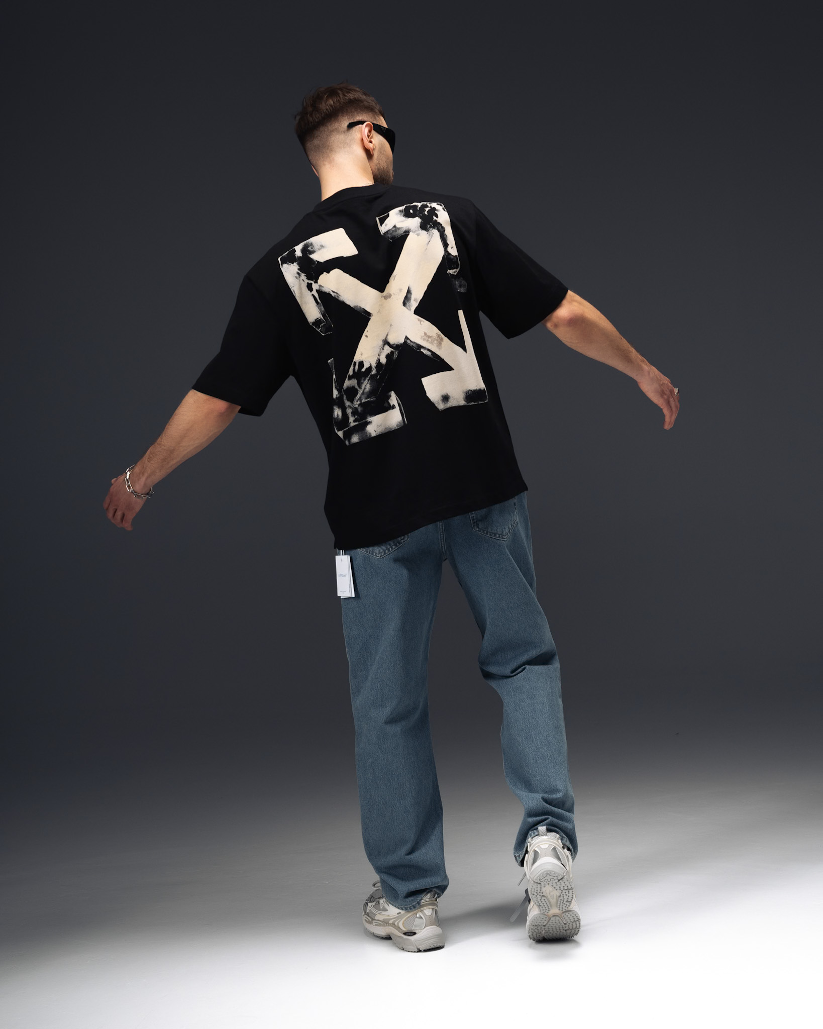 Off‑White Arrow Signature Oversize T-Shirt Black